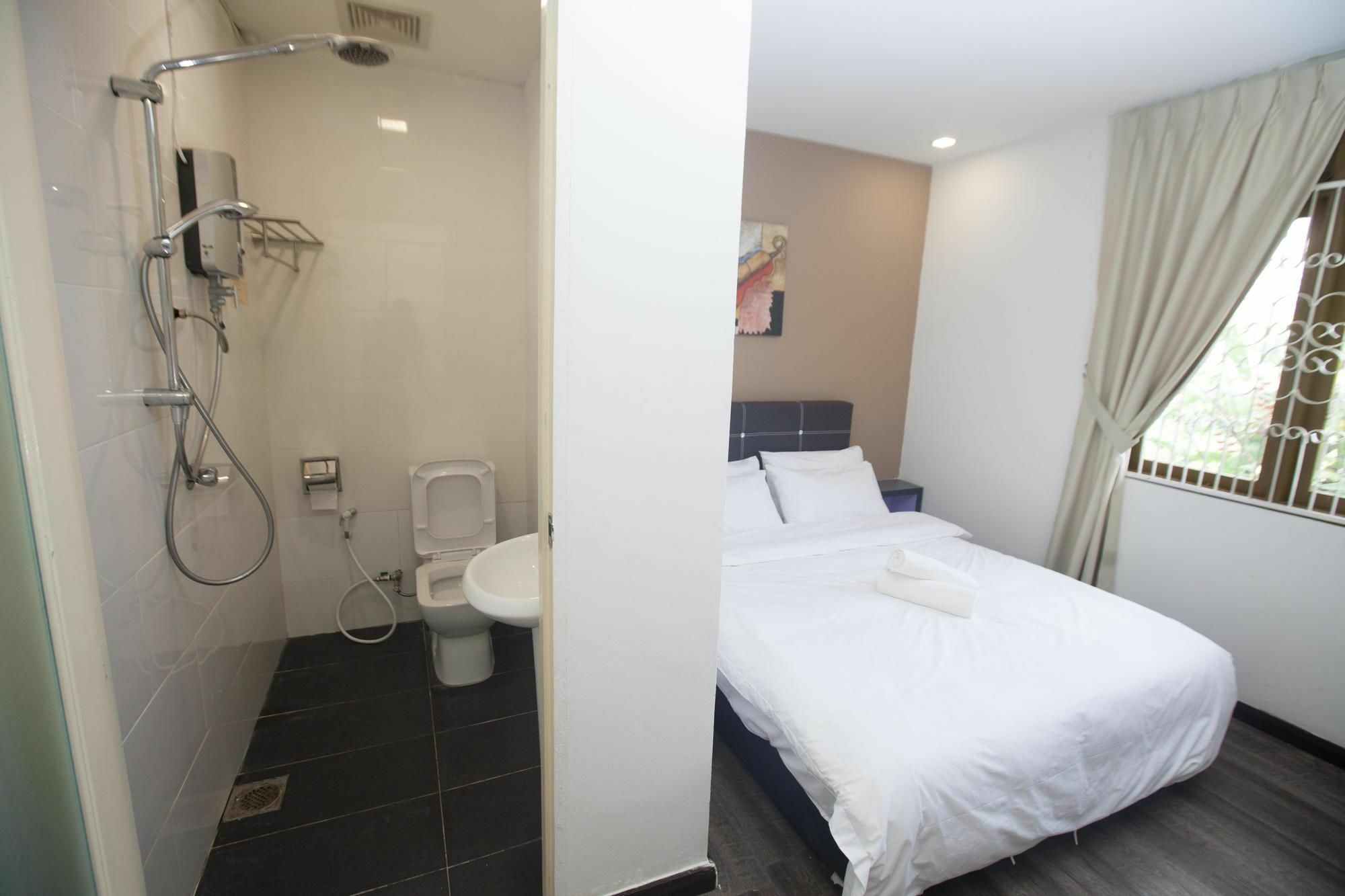 Natol Homestay - London Kuching Dış mekan fotoğraf